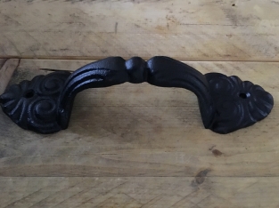 Door handle made of cast iron, Rasolie, beautiful black handle.